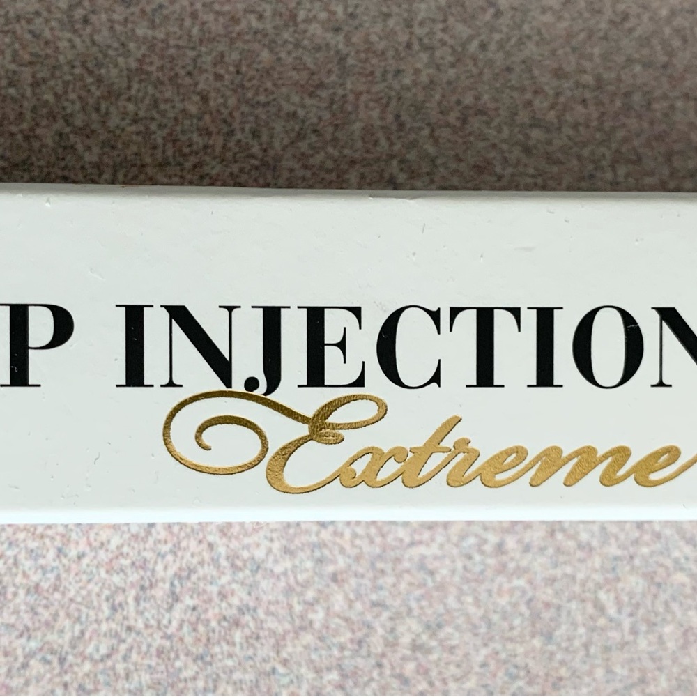 Too Faced Lip Injection Extreme
